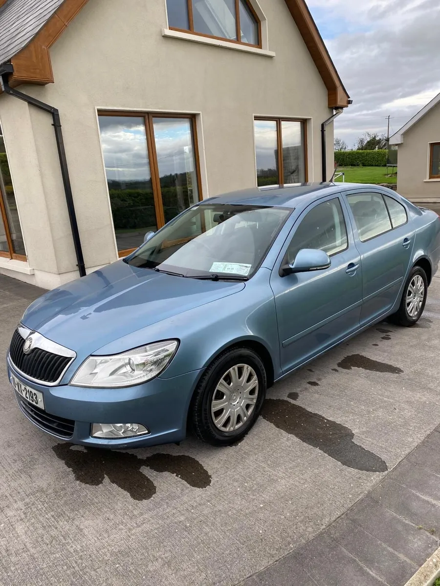 Skoda Octavia 2010 - Image 2