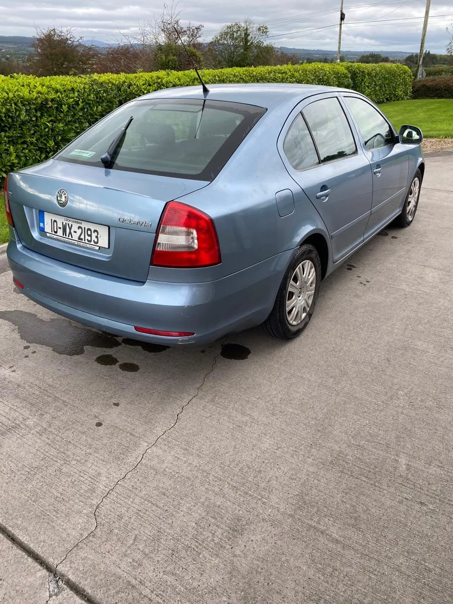Skoda Octavia 2010 - Image 4