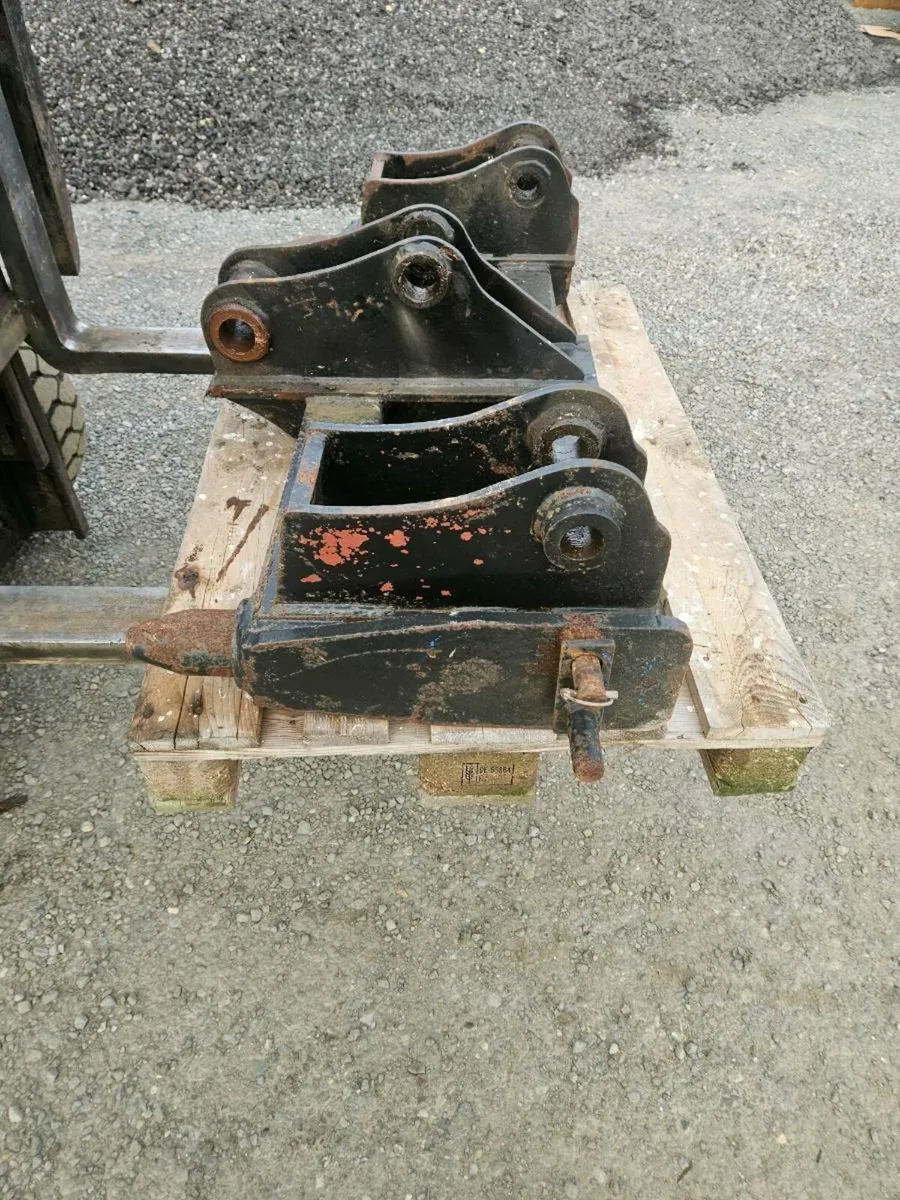 Quick hitch  for 860  or 750  fermec - Image 2
