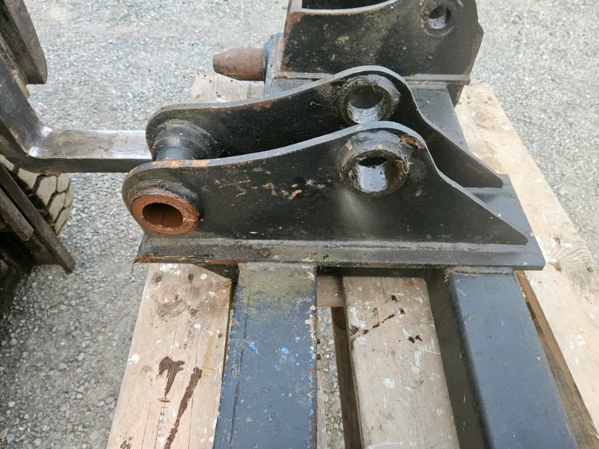 Quick hitch  for 860  or 750  fermec - Image 3
