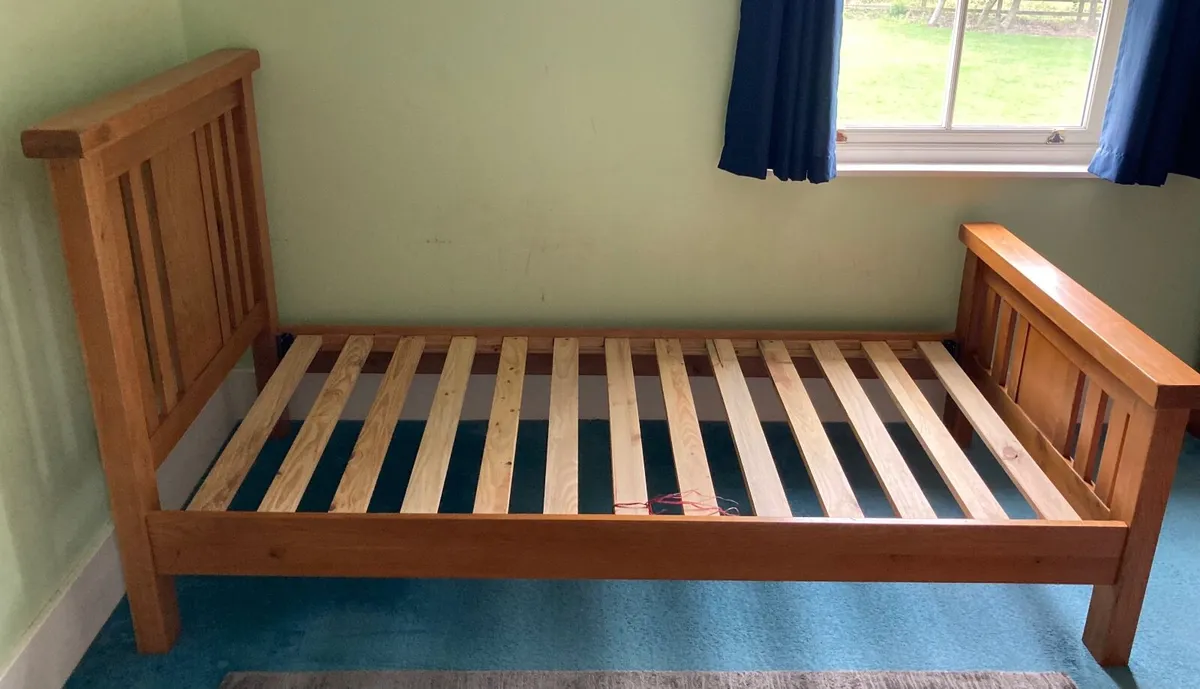 Solid oak single bed - Image 1