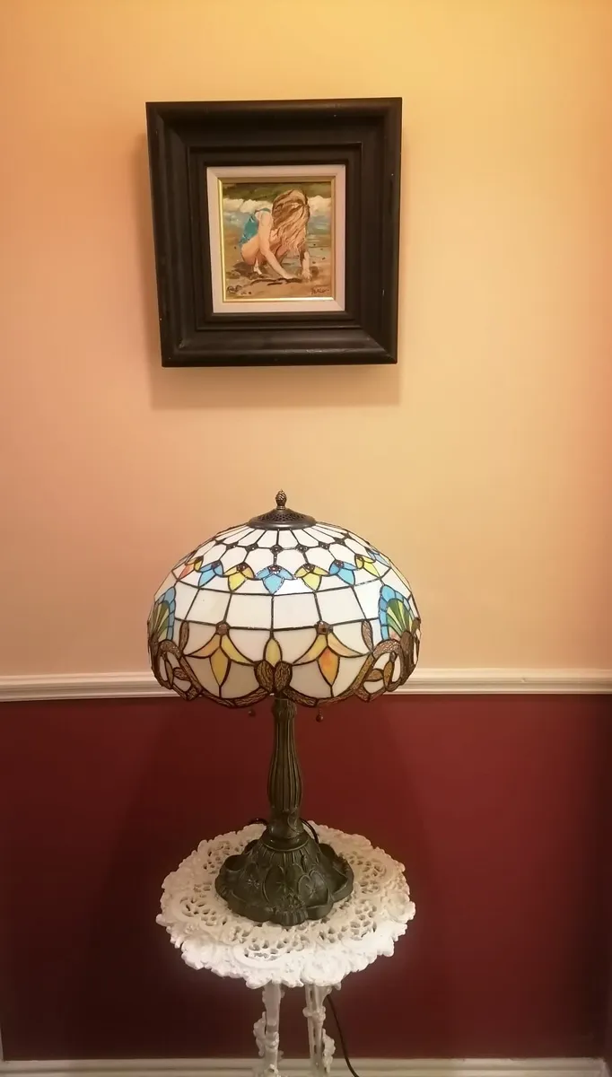 Large Tiffany Table Lamp New In Box Free Delivery - Image 2