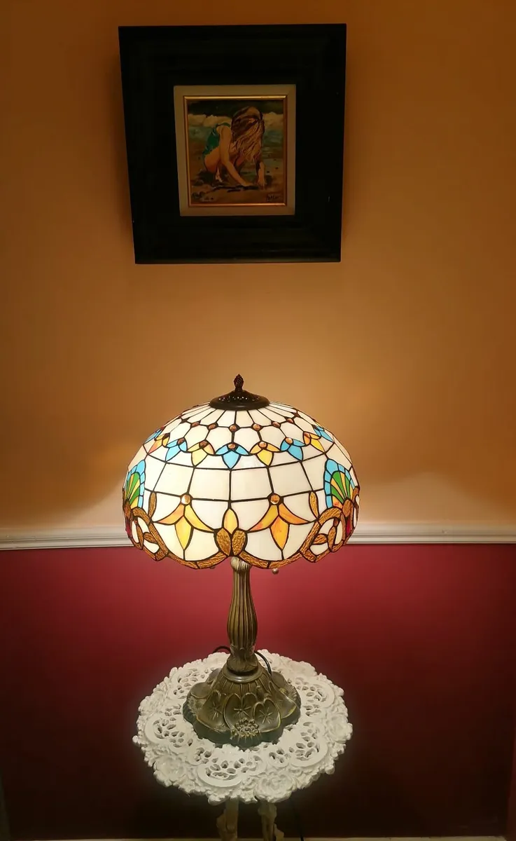Large Tiffany Table Lamp New In Box Free Delivery - Image 1