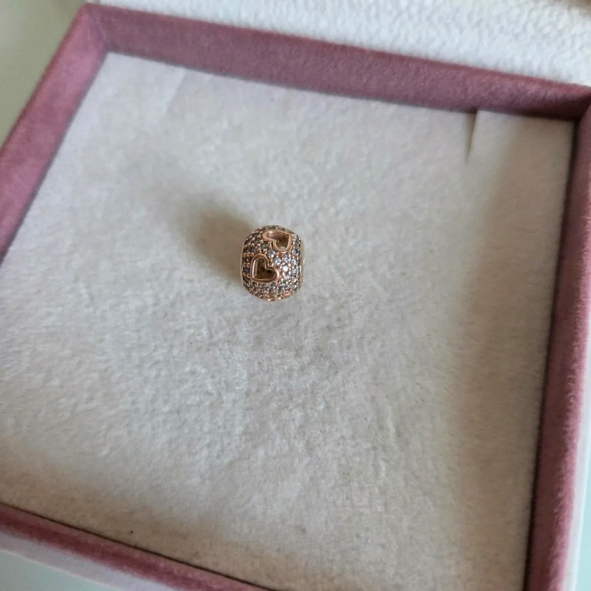 Pandora rose tumbling hearts charm - Image 1