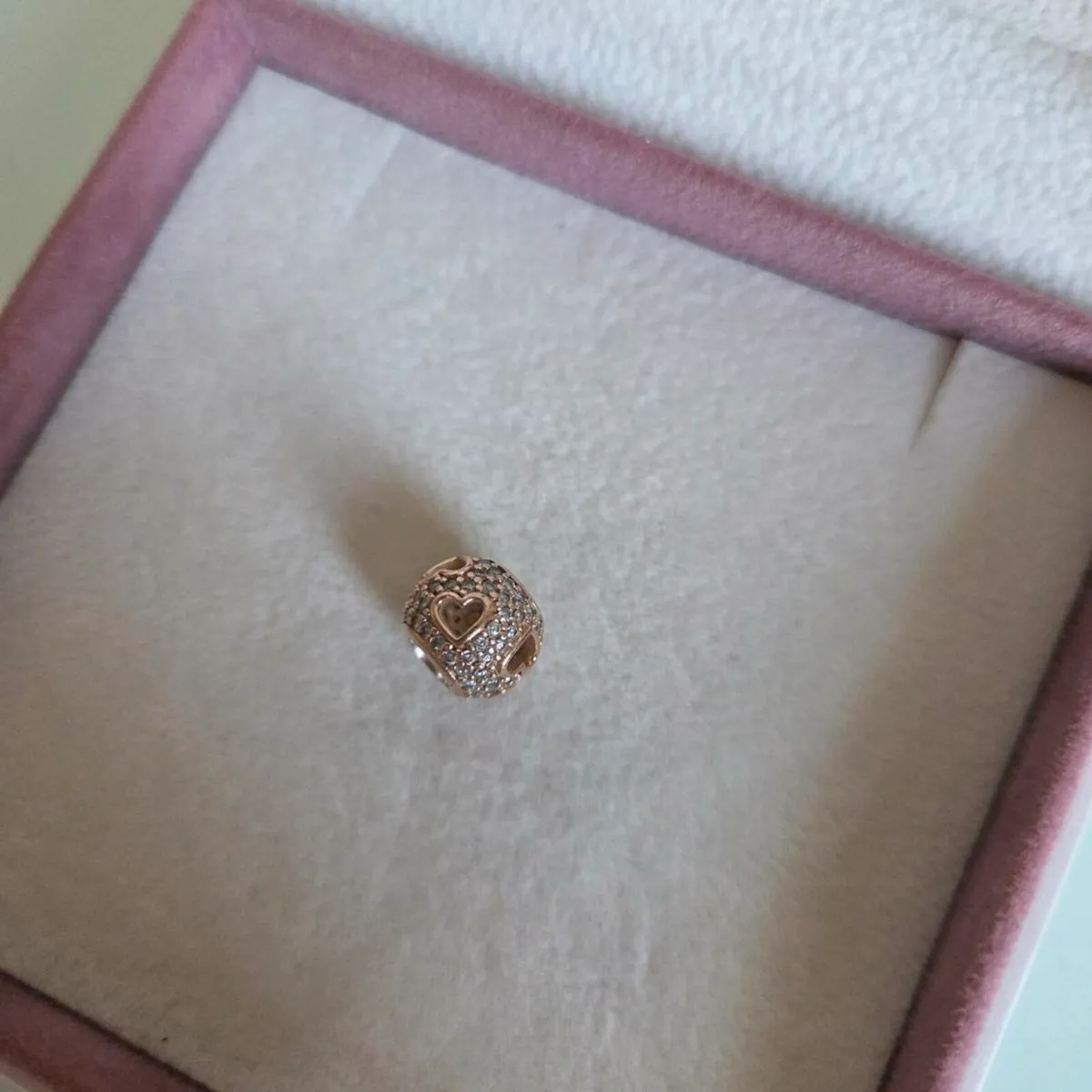 Pandora rose tumbling hearts charm - Image 2