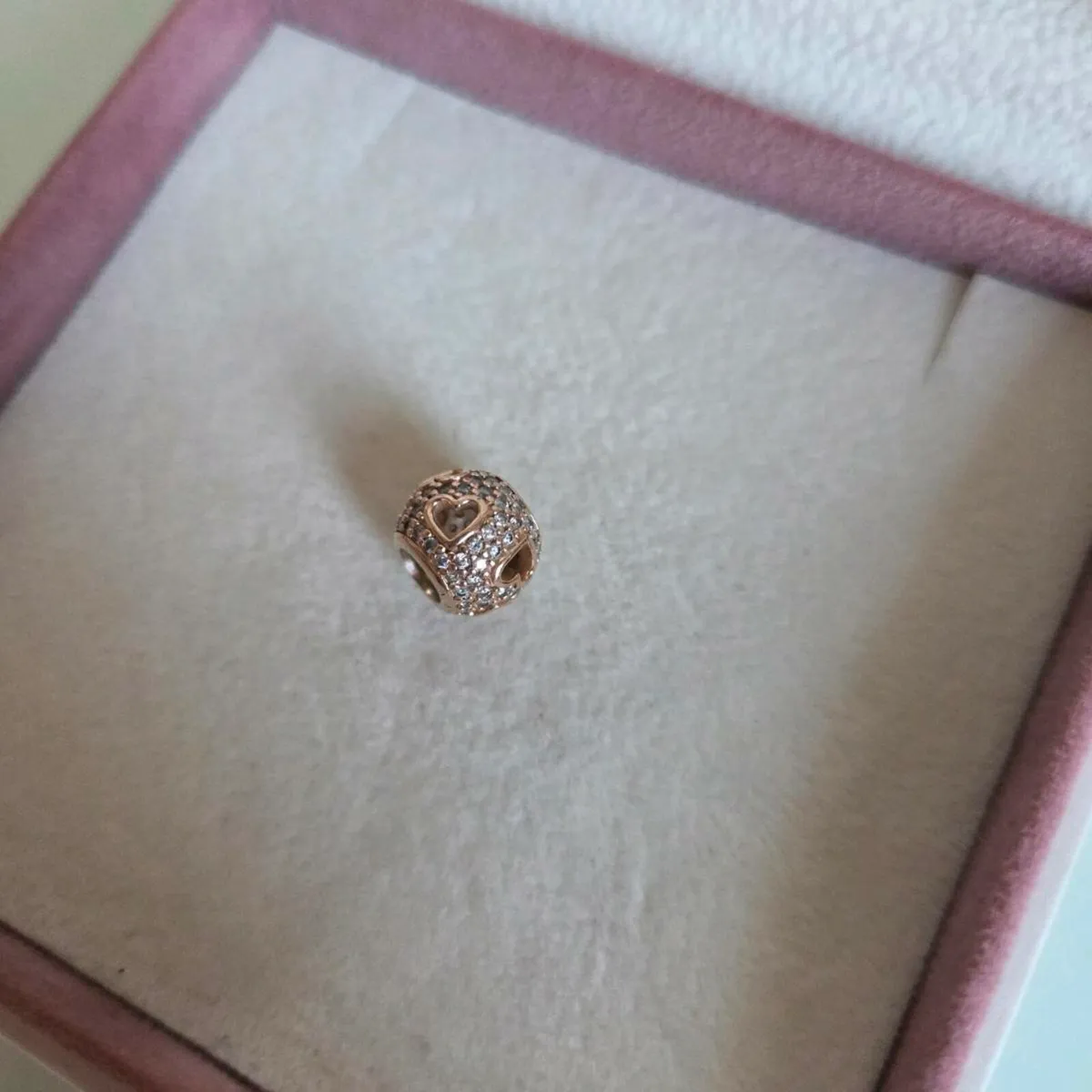 Pandora rose tumbling hearts charm - Image 3