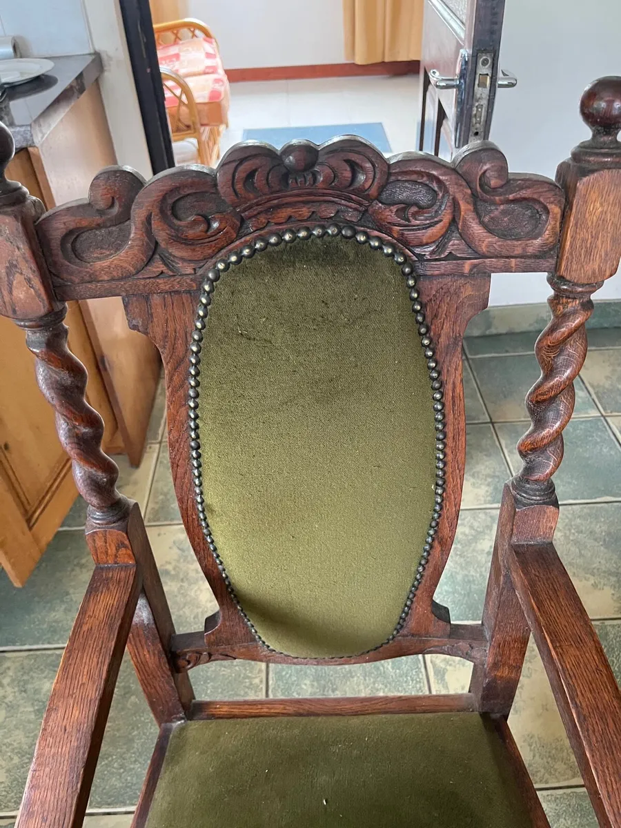 Table and chairs - Image 2