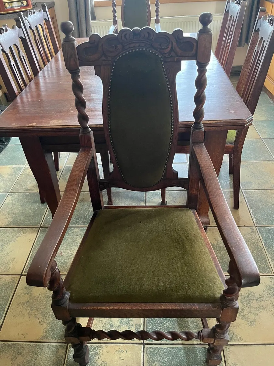 Table and chairs - Image 3