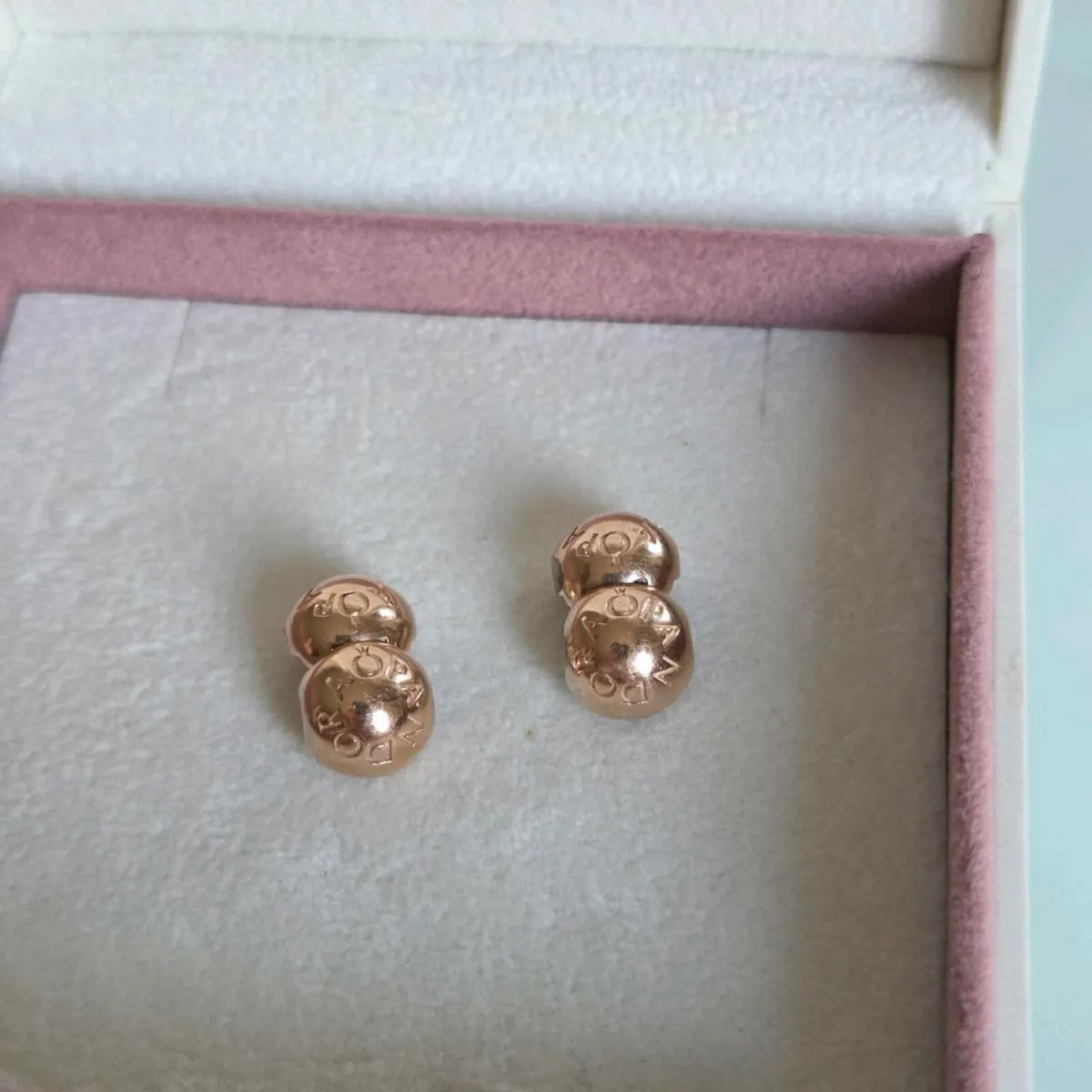 Pandora logo charm clips rose gold - Image 1