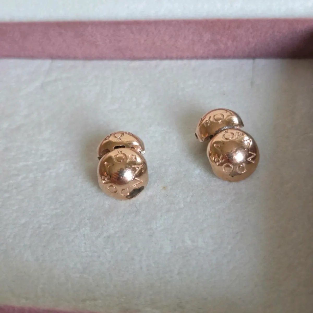 Pandora logo charm clips rose gold - Image 3