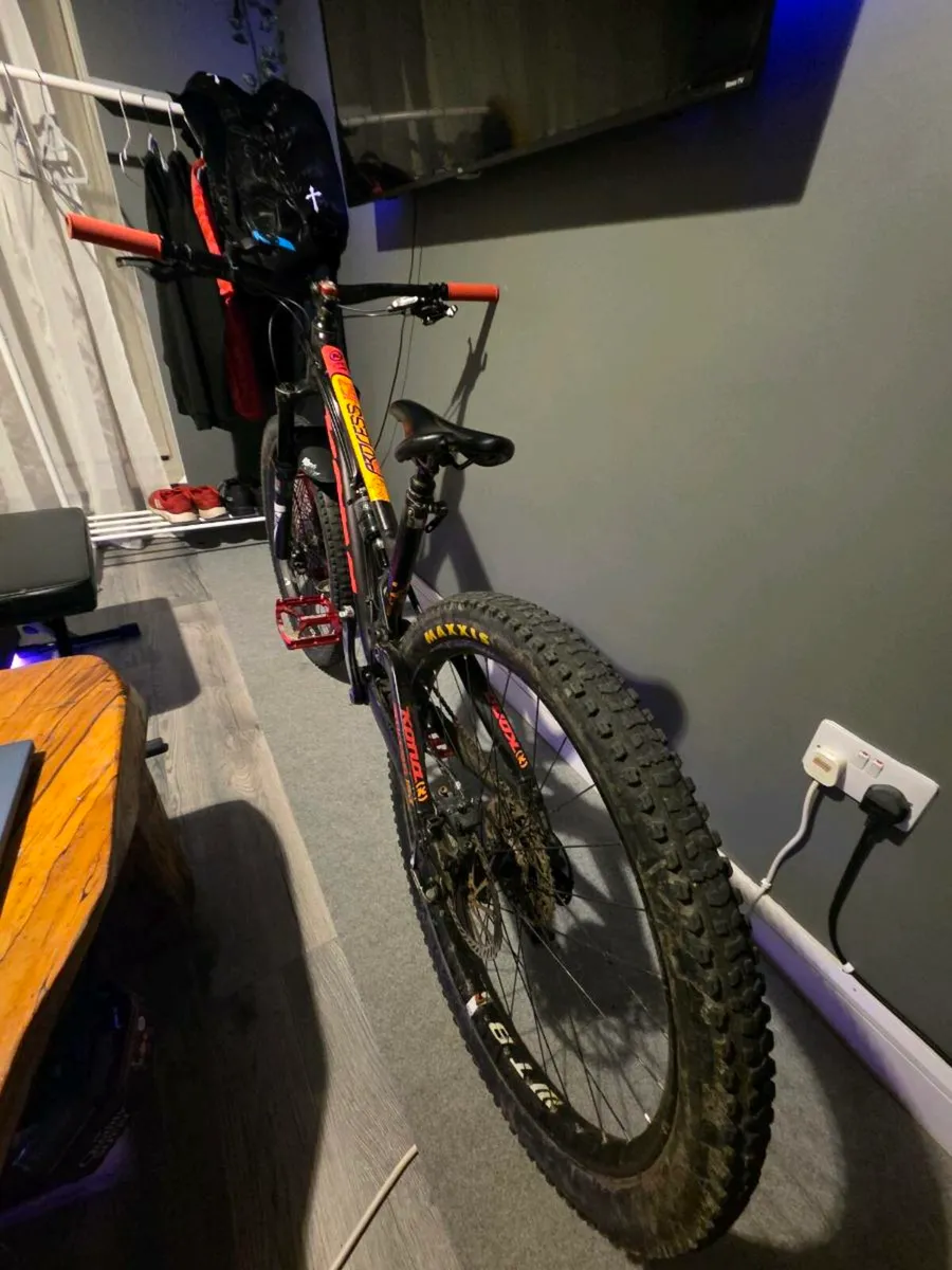 Mountain Bike - Image 2