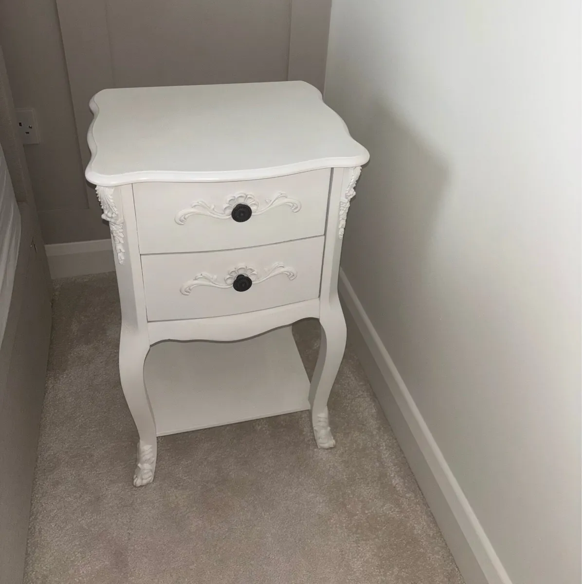 Beautiful vintage style bedside tables - Image 1