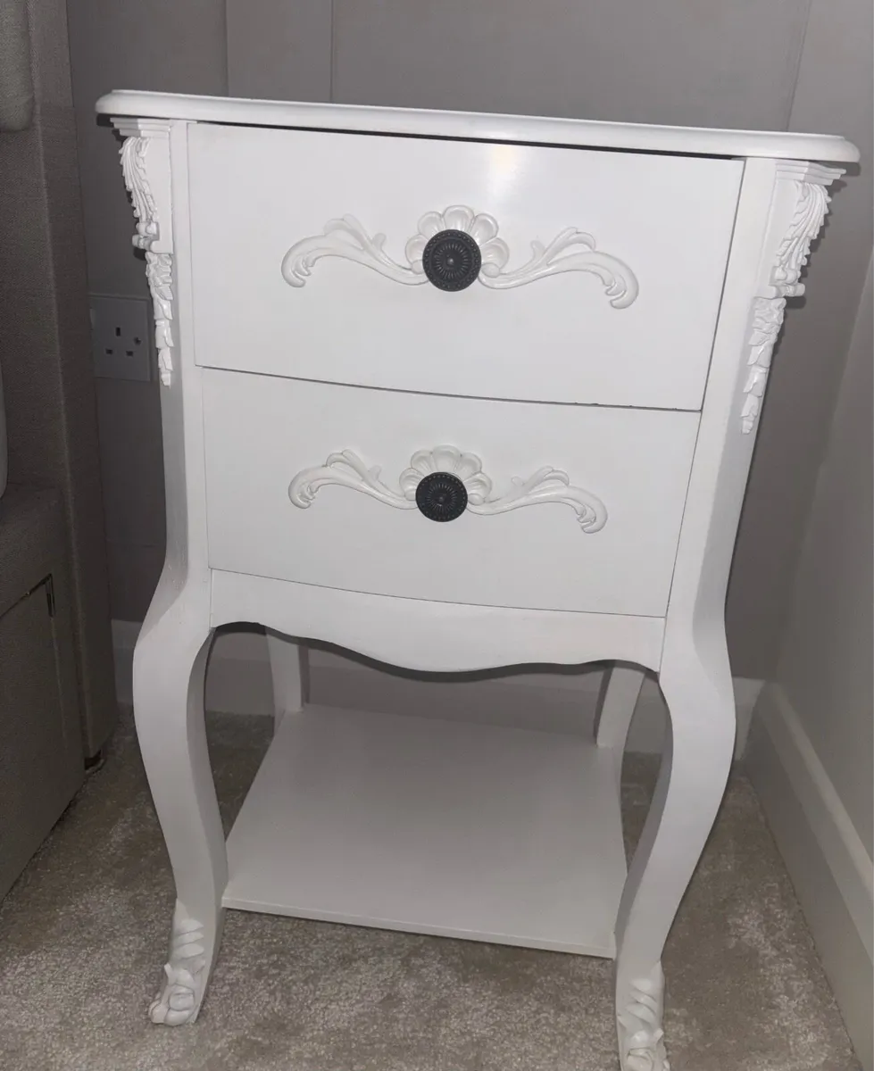 Beautiful vintage style bedside tables - Image 2