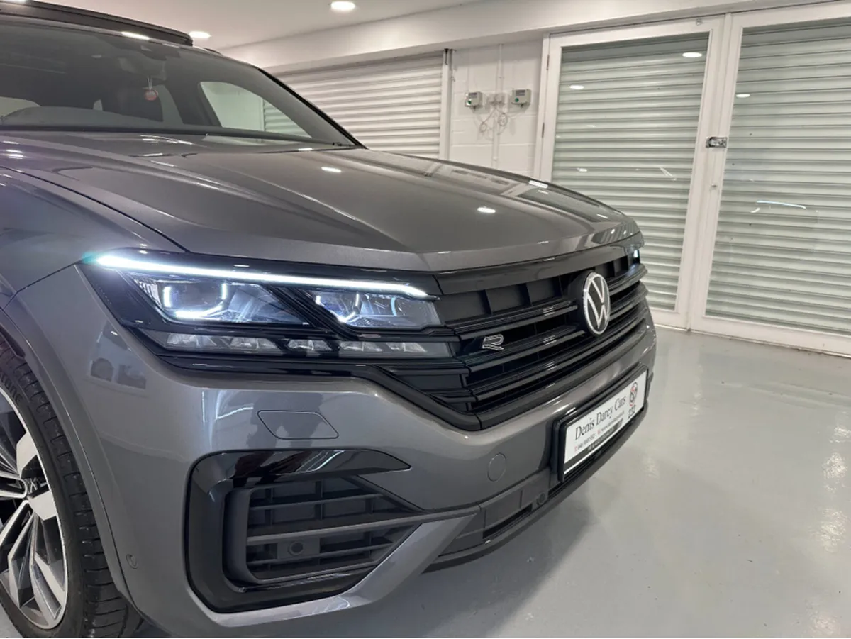 Volkswagen Touareg V6 R LINE  BLACK EDITION 286BHP - Image 4
