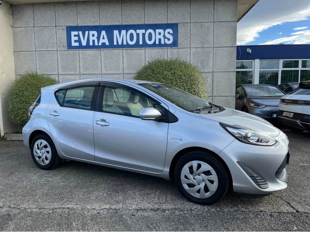 Toyota Aqua AUTOMATIC HYBRID 1.5 PETROL //REVERSE - Image 3