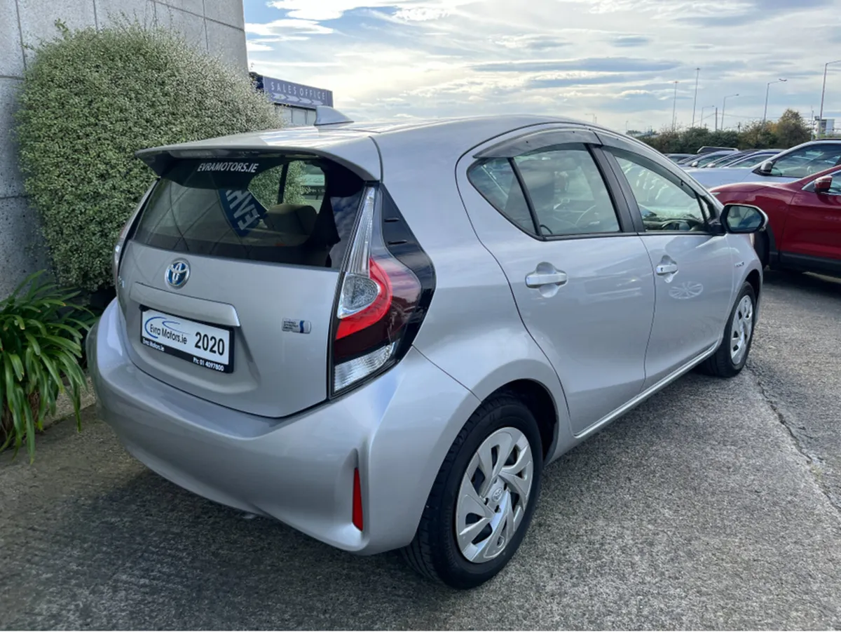 Toyota Aqua AUTOMATIC HYBRID 1.5 PETROL //REVERSE - Image 4