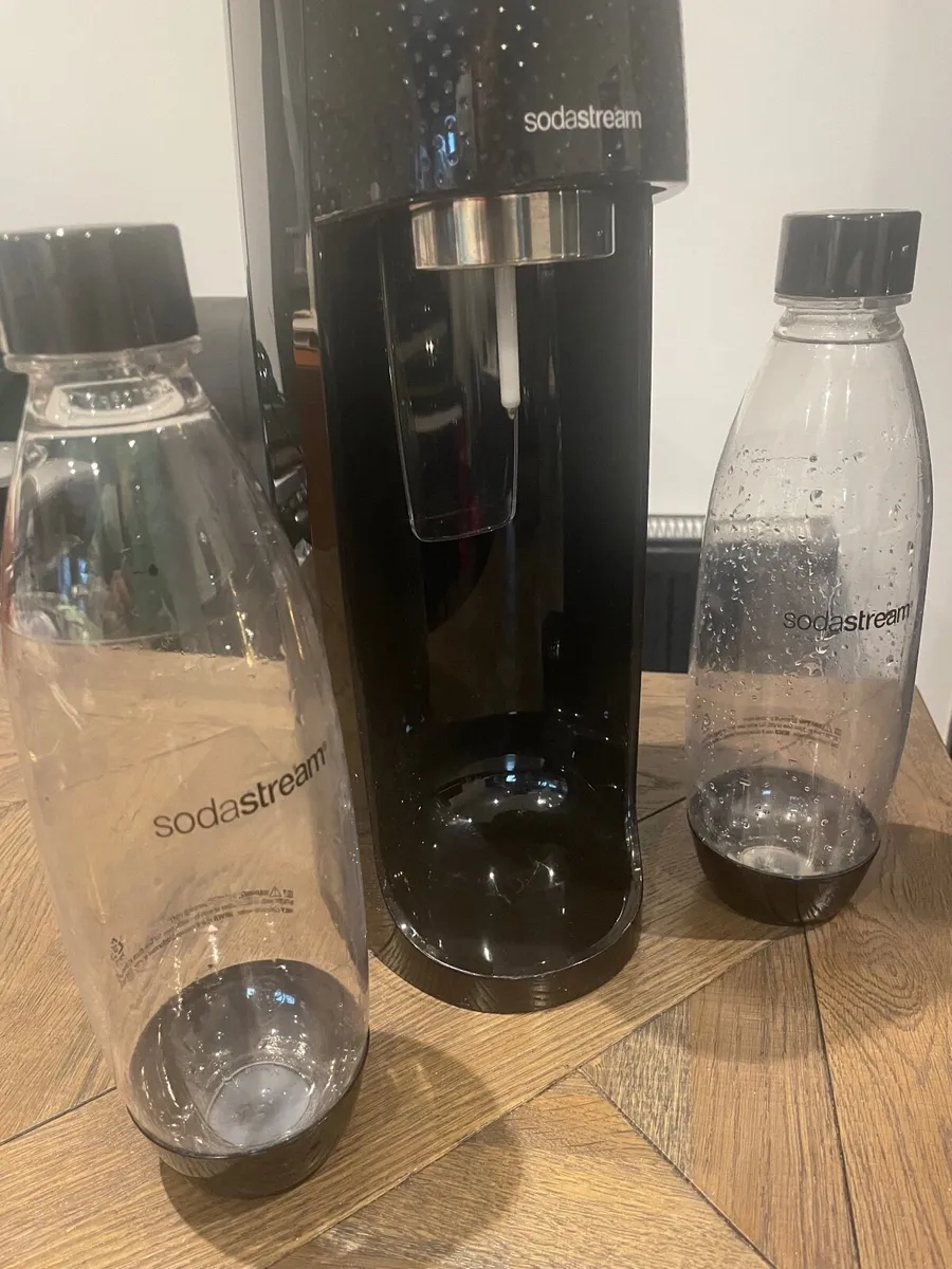 🫧 SodaStream Sparkling Water Maker + 2 Bottles