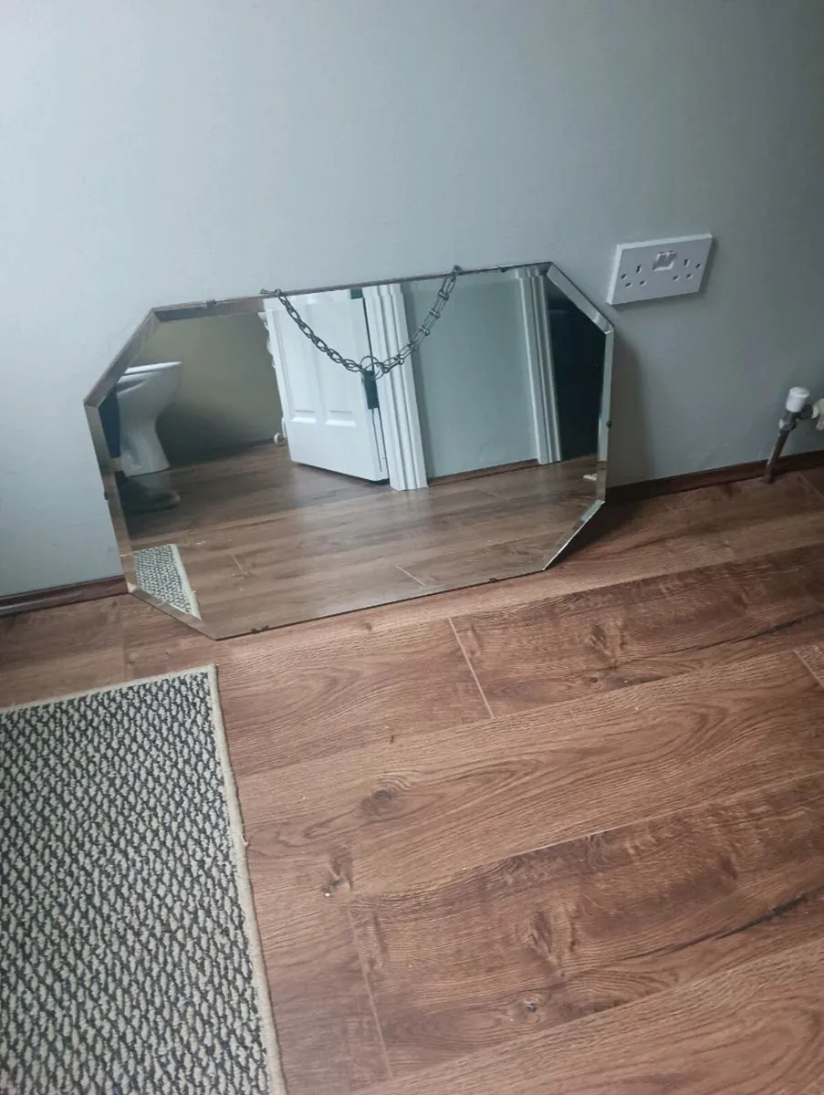 Lovely vintage style mirror perfect condition. - Image 1