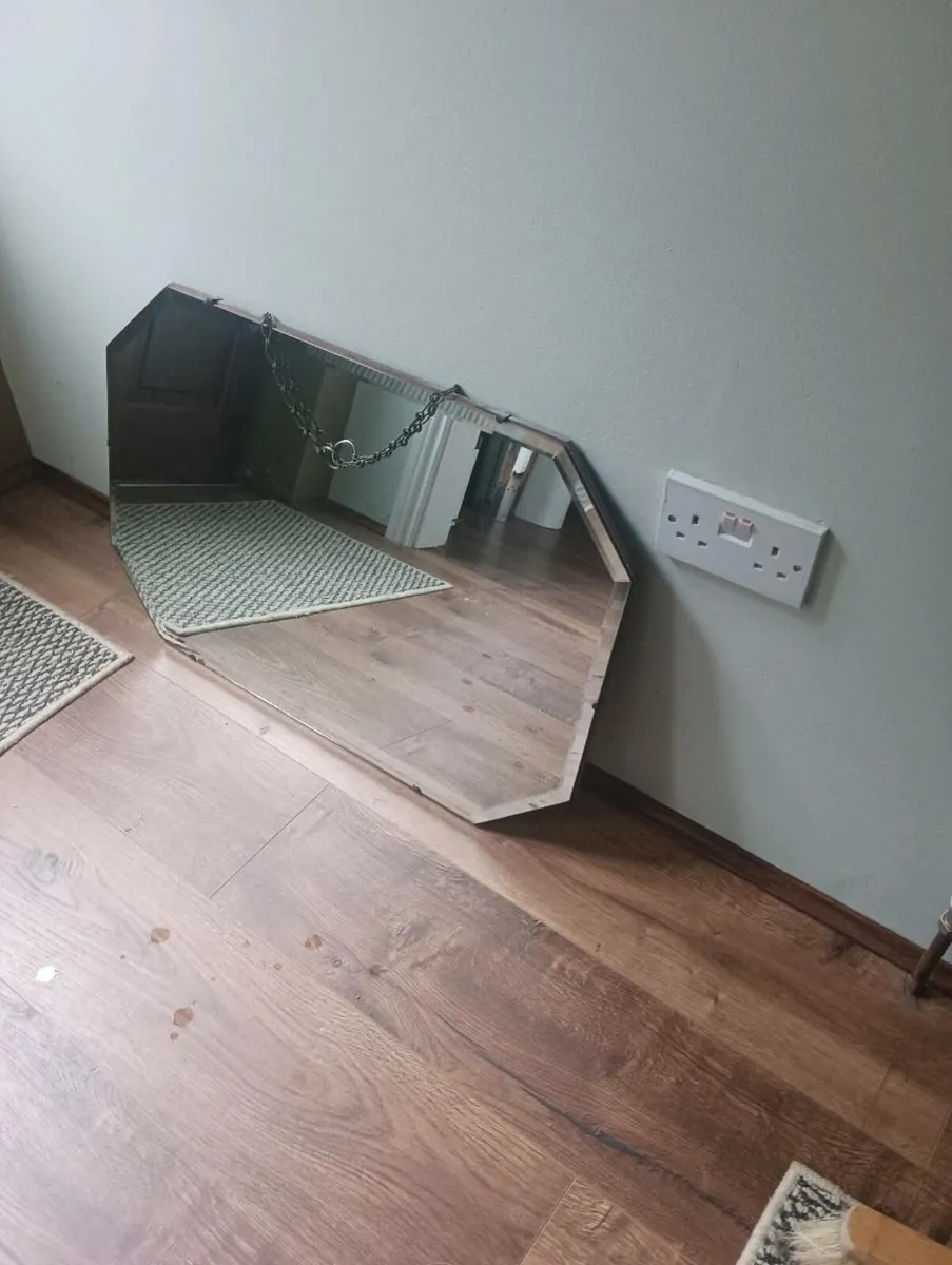Lovely vintage style mirror perfect condition. - Image 2