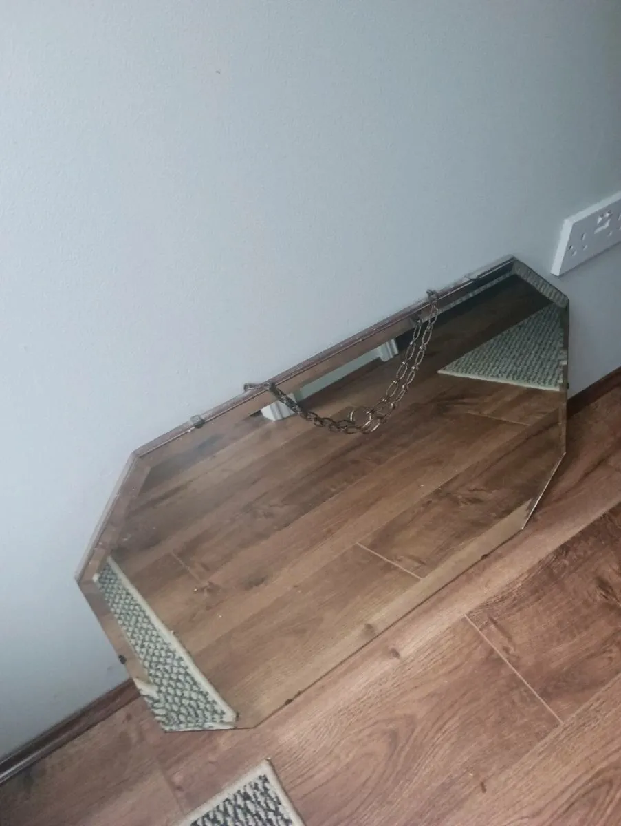 Lovely vintage style mirror perfect condition. - Image 3