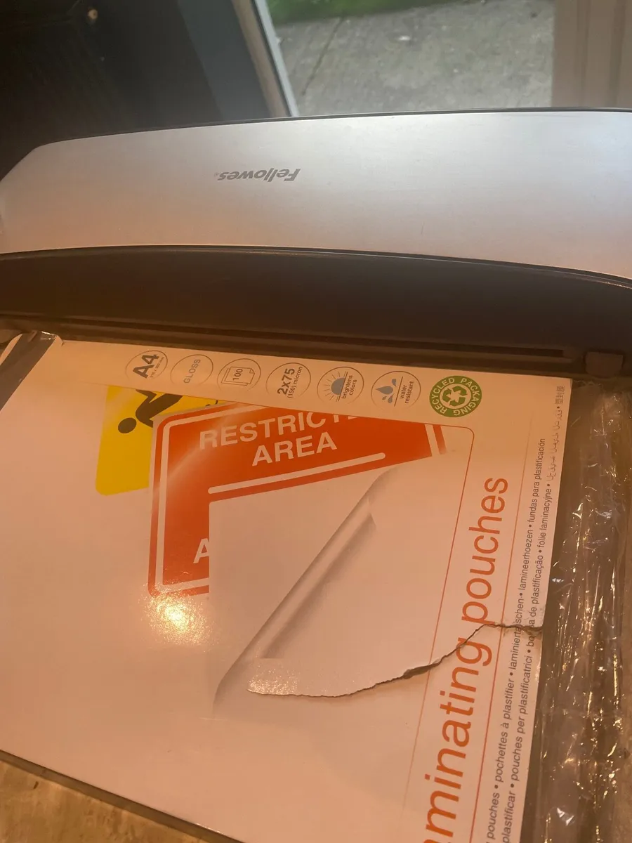 A3 laminator & large pack of A4 laminating pouches - Image 2
