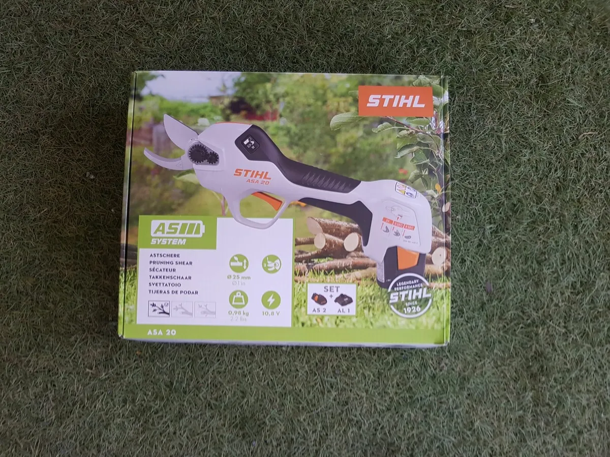 STIHL CORDLESS LOPPING SHEARS FOR SALE - Image 1