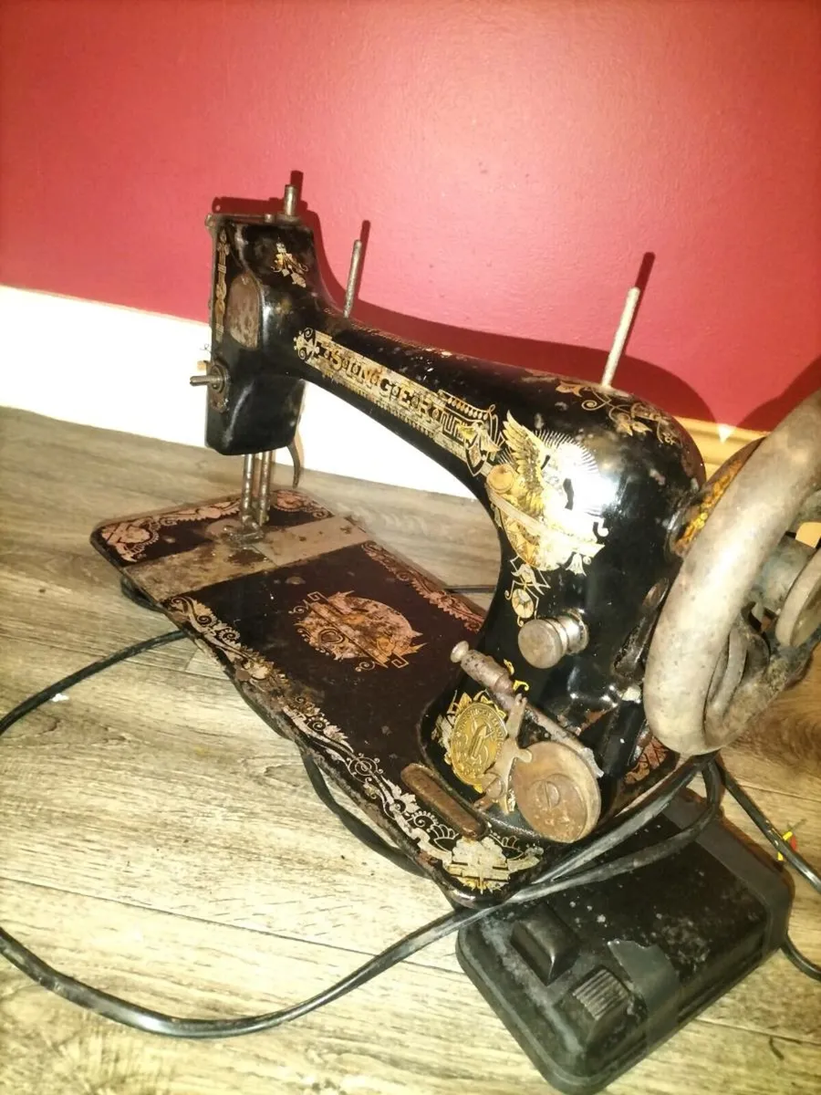 Vintage sewing machine (Singer) - Image 2
