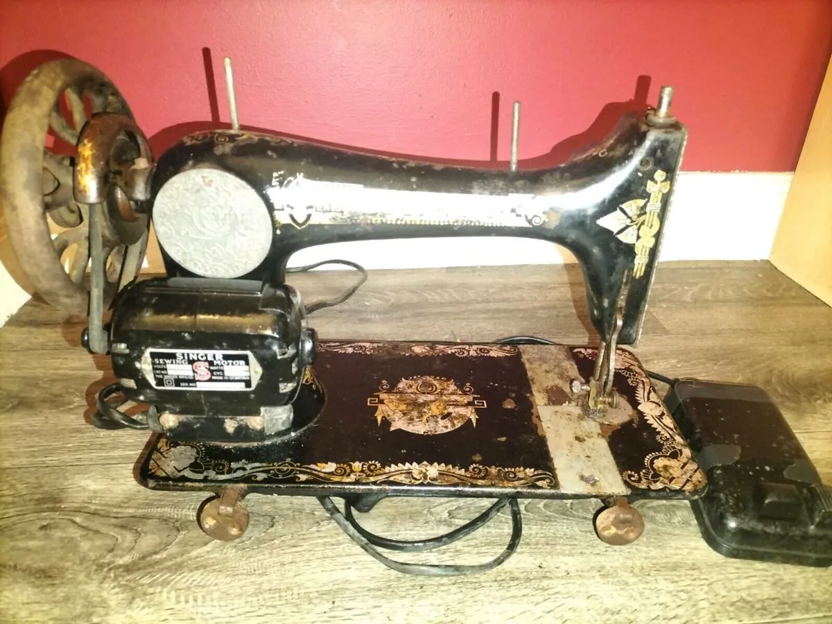 Vintage sewing machine( Singer) - Image 4