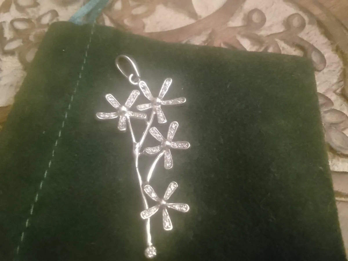 VINTAGE STERLING PAVE DIAMANTE FLOWER PENDANT - Image 4