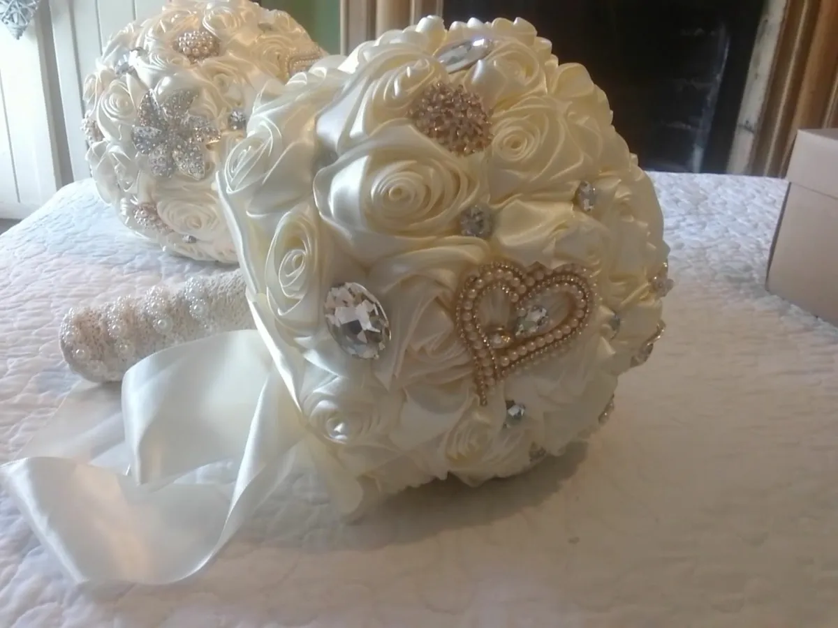 HANDMADE IVORY EMBELLISHED BRIDAL BOUQUET - Image 4