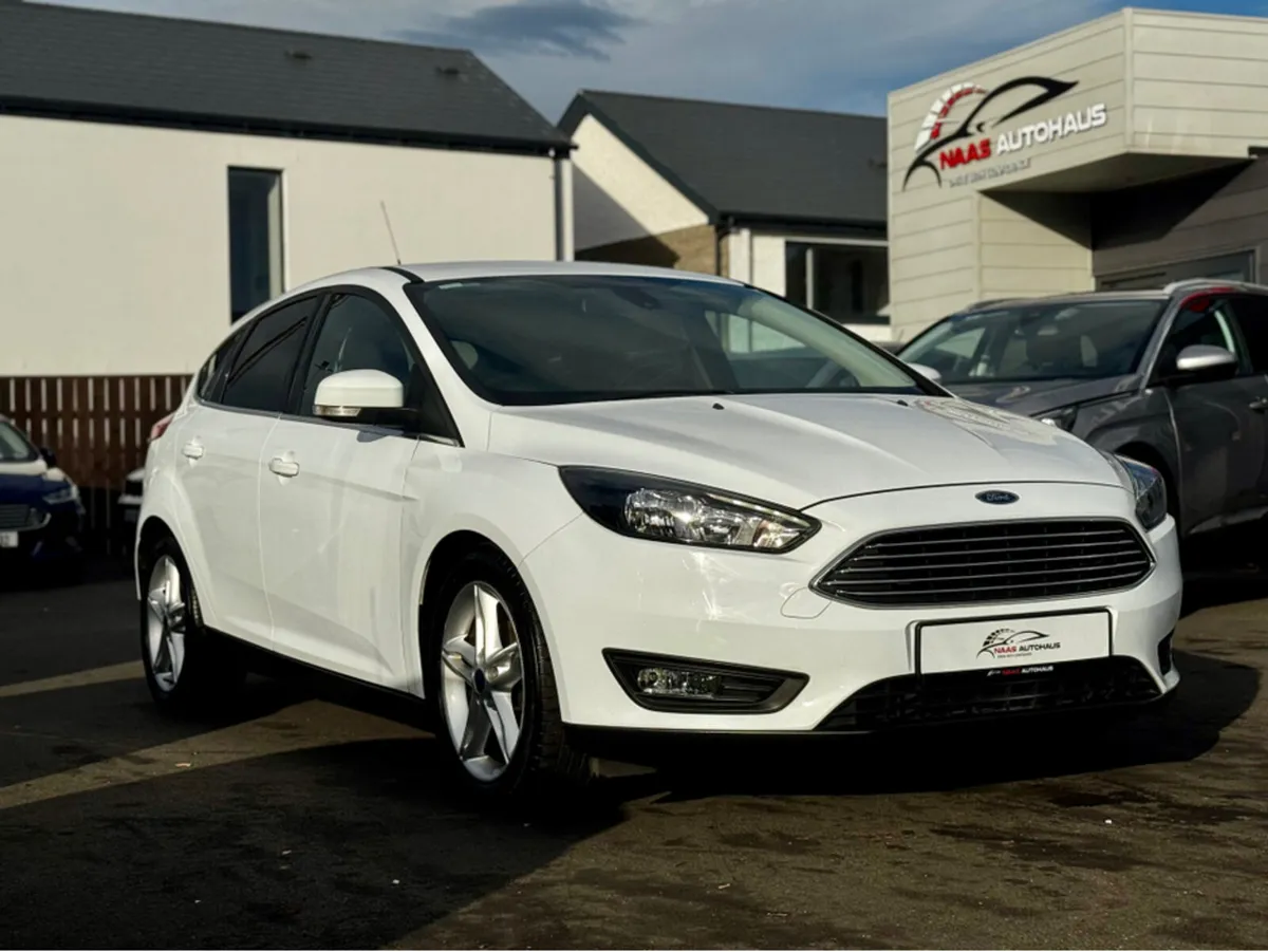 Ford Focus 1.0 ZETEC ECOBOOST 125PS 5DR T - Image 2