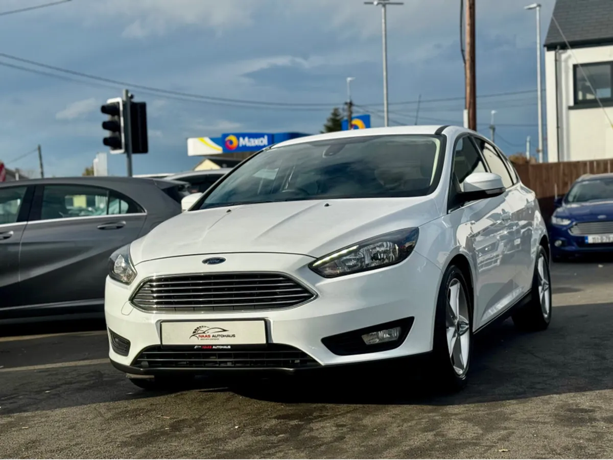 Ford Focus 1.0 ZETEC ECOBOOST 125PS 5DR T - Image 4