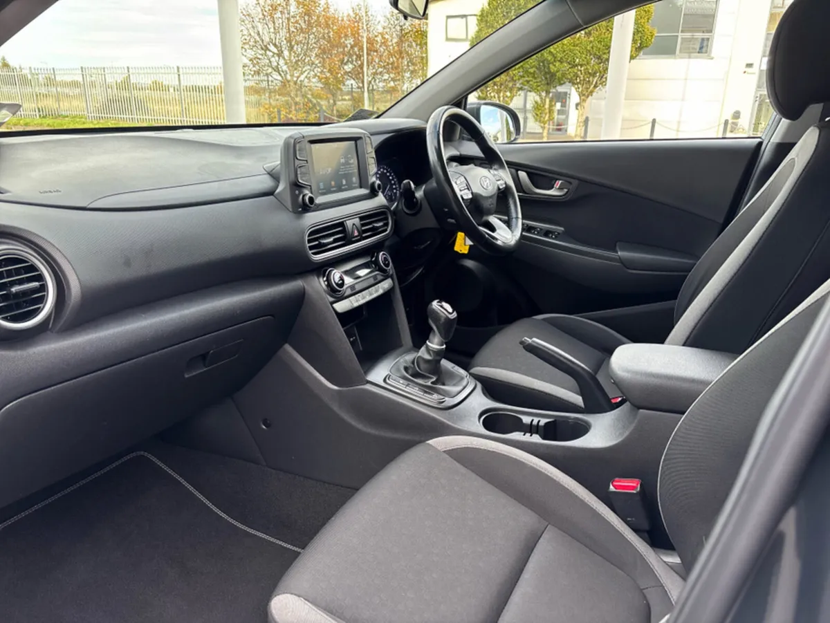 Hyundai KONA KAUAI 2WD EXECUTIVE 5DR - Image 3