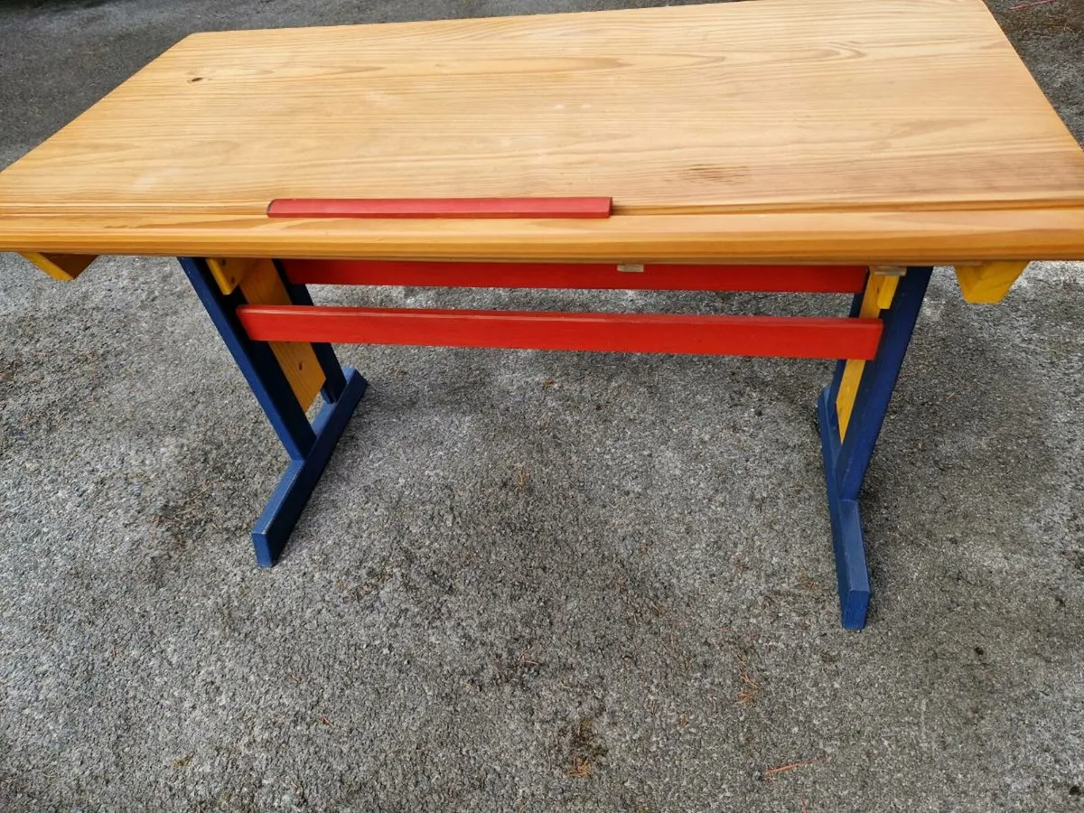 Student desk and chair. - Image 2