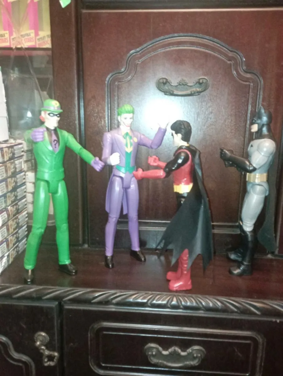 BATMAN-& ROBIN VS THE JOCKER & RIDDLER 12 FIGURES - Image 1