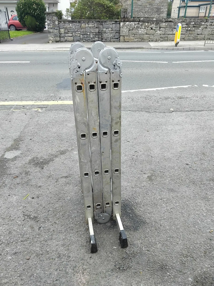 Extended ladder working perfectly priced - Image 2