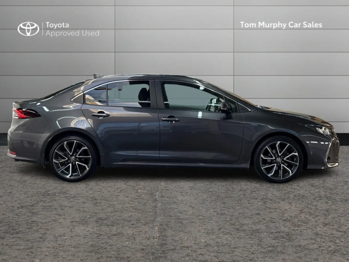 Toyota Corolla COROLLA SALOON SOL - Image 3