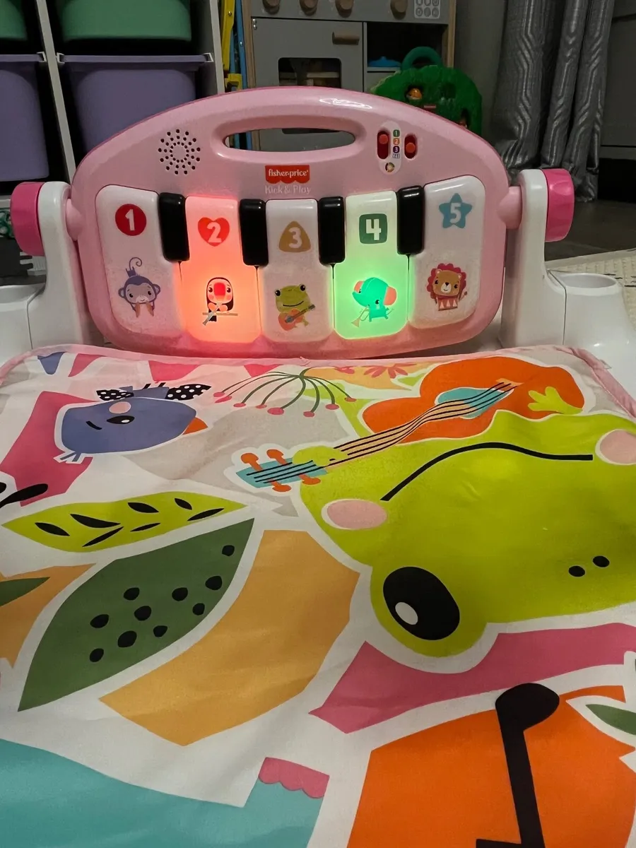 Fisher price kick and play - Image 1
