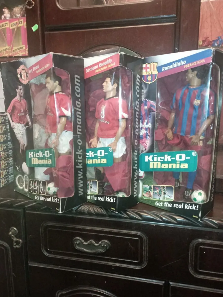 3 BOX MANCHESTER'S UNITED KICK -O-MAINA  FIGURES - Image 2