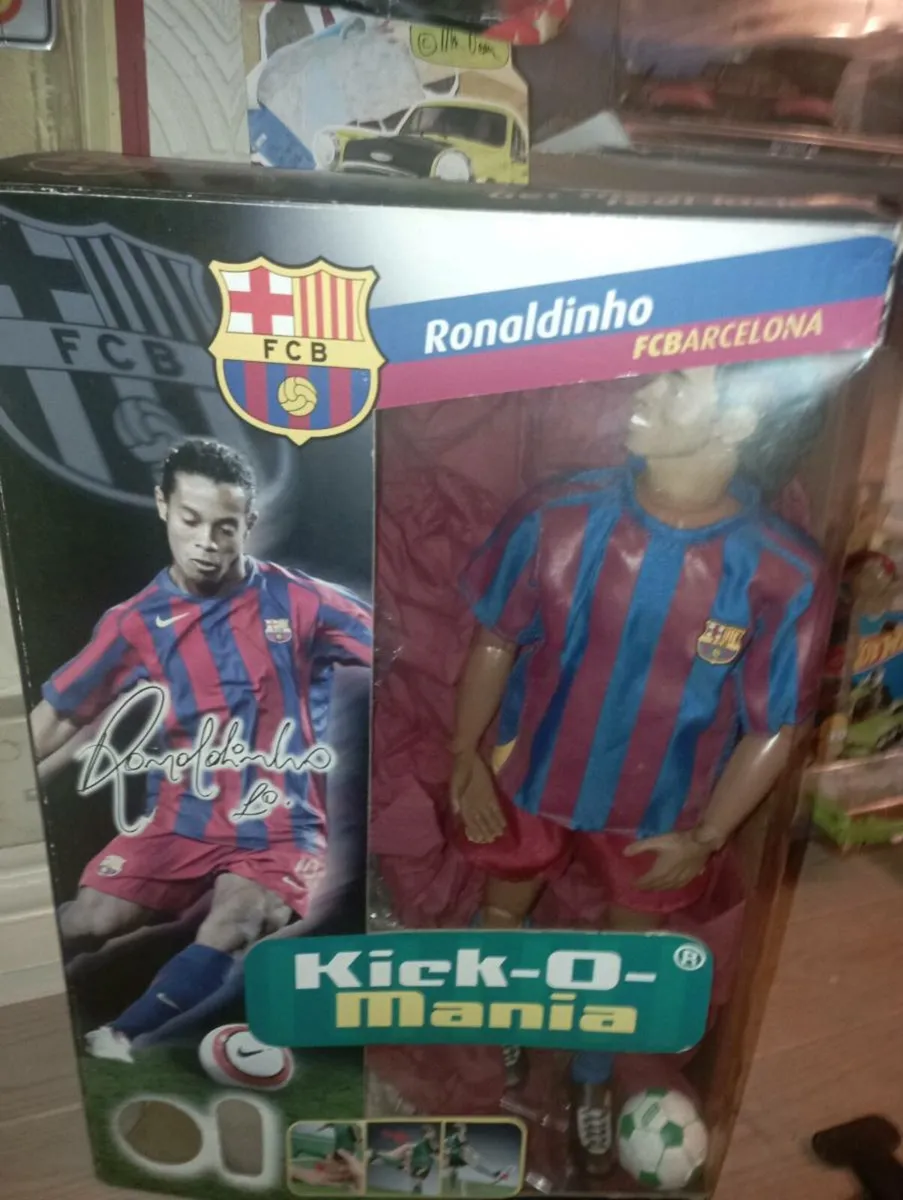 3 BOX MANCHESTER'S UNITED KICK -O-MAINA  FIGURES - Image 4