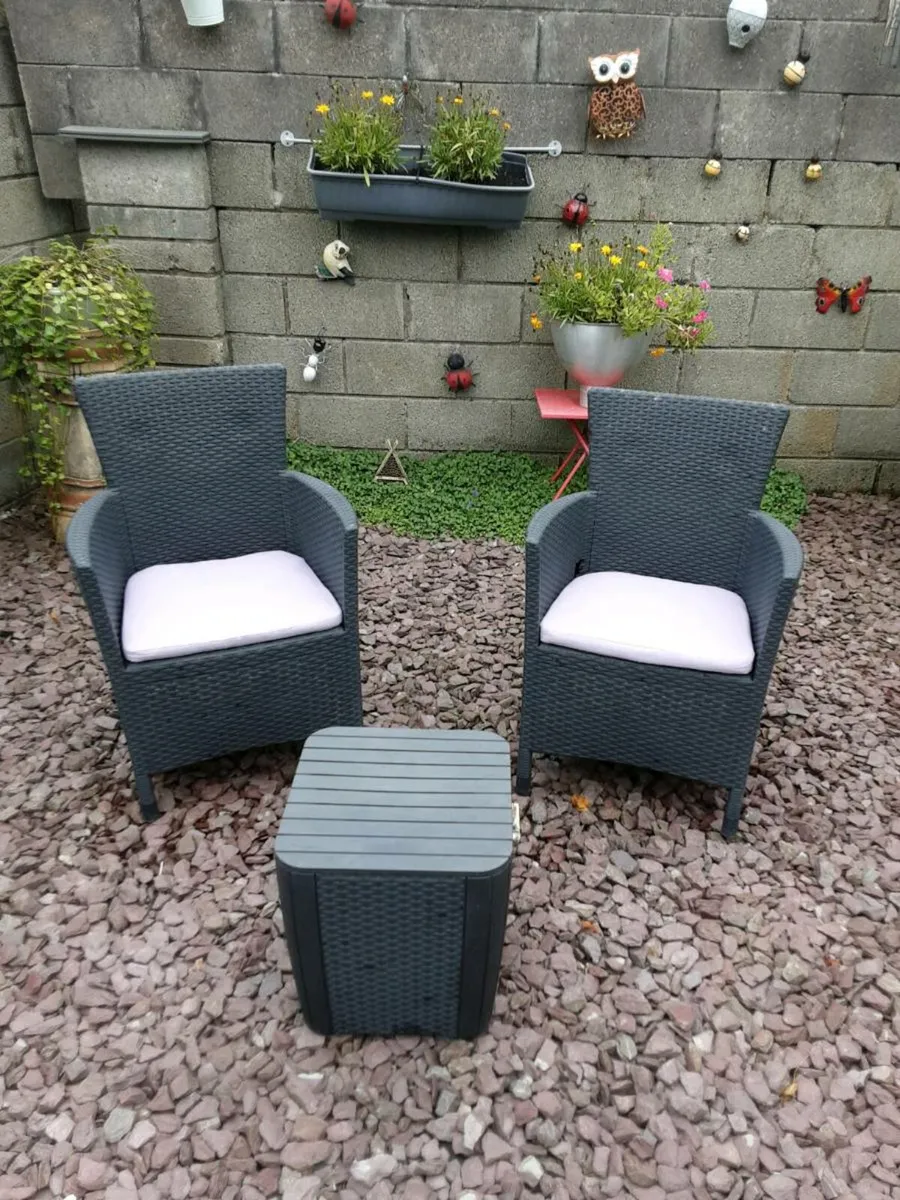 Garden furniture - Image 1