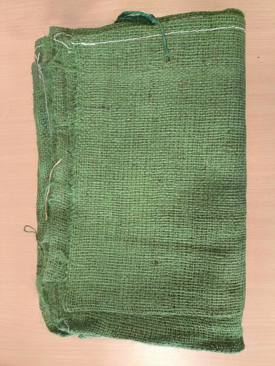 Sandbags Rot Proof Hessian 33cm x 76cm (13'x30') - Image 3