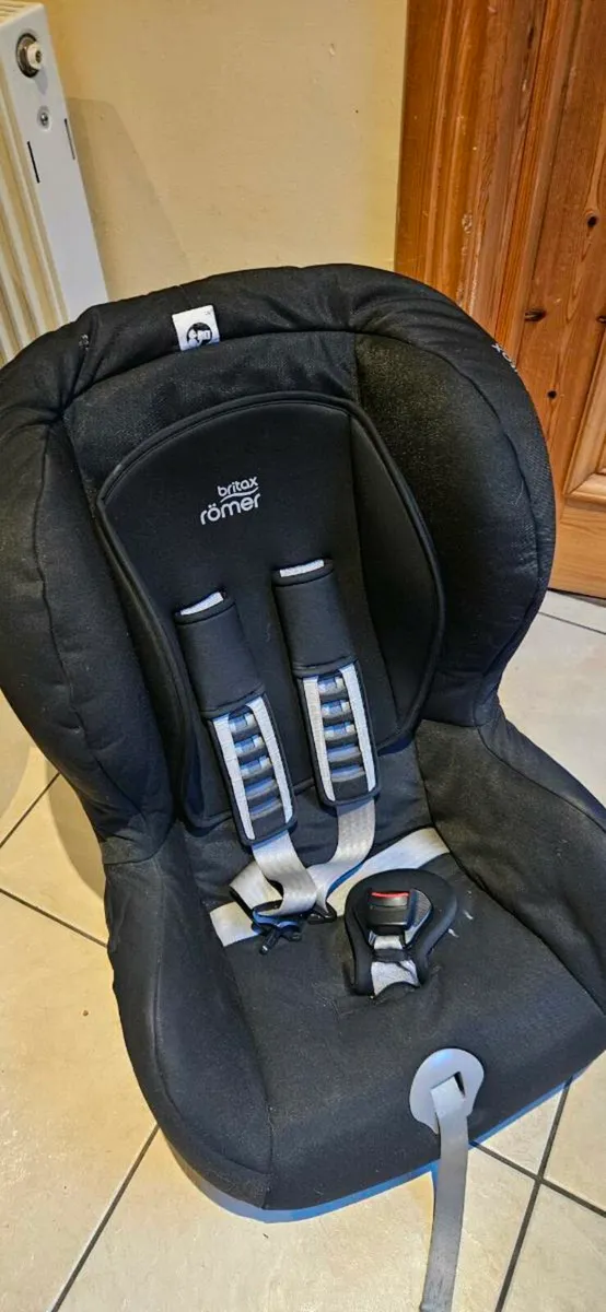 Child Car Seats Joie and Britax isofix - Image 4