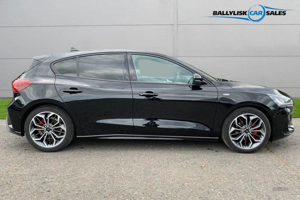 Ford Focus 1.0t 125PS St-line X in Agate Black Wi - Image 3