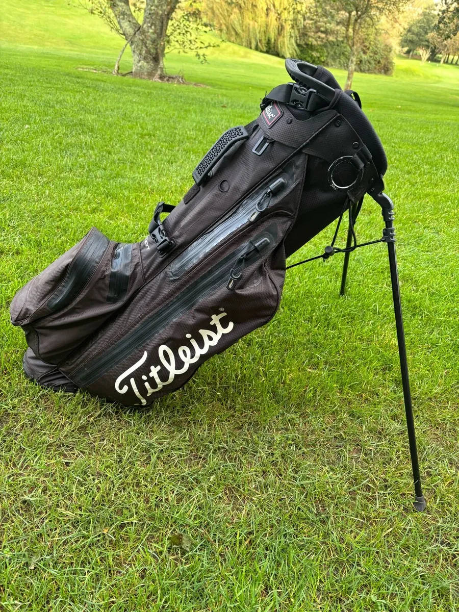 Titleist Waterproof Stand Carry Bag - Image 1