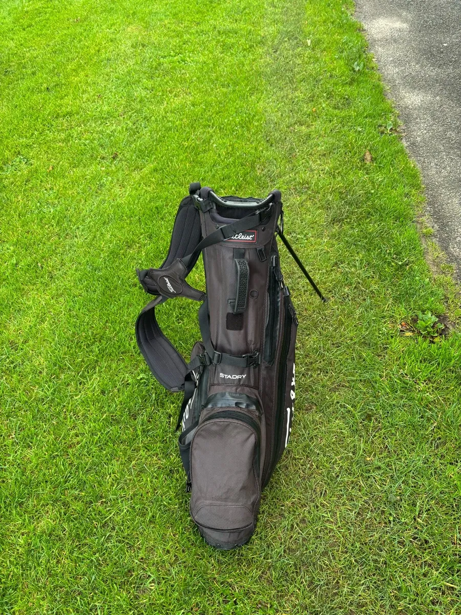 Titleist Waterproof Stand Carry Bag - Image 2