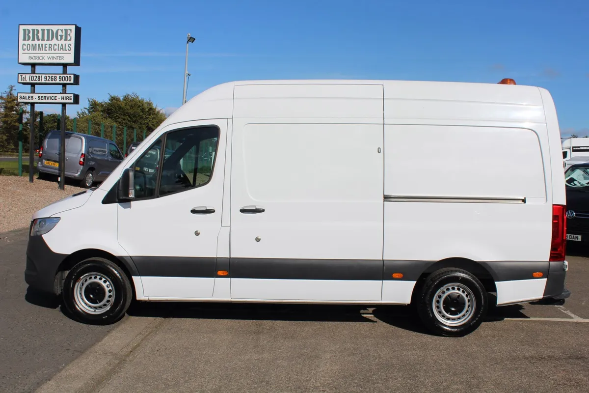 2022 Mercedes-Benz Sprinter 315 L2H2 RWD 6300kgs - Image 4