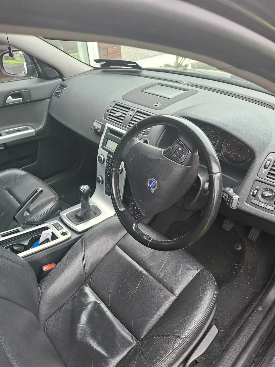Car - Image 2