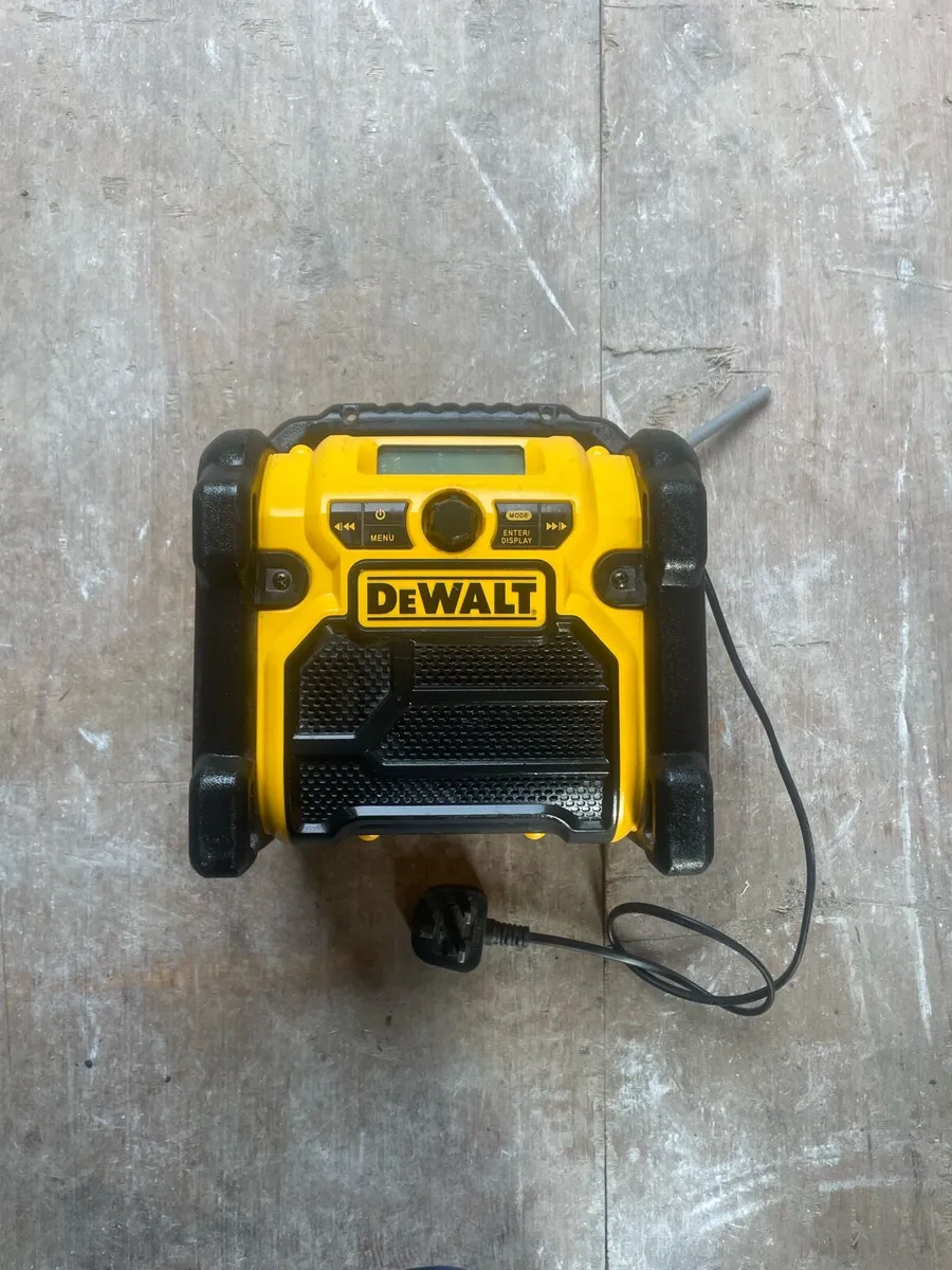 Dewalt radio - Image 1