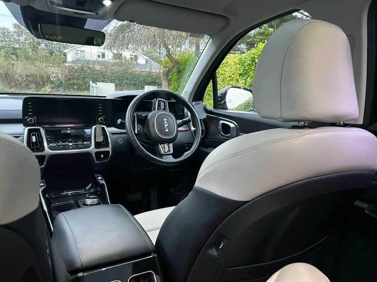 Kia Sorento K4 PHEV – Luxury 7-Seater Hybrid SUV - Image 4